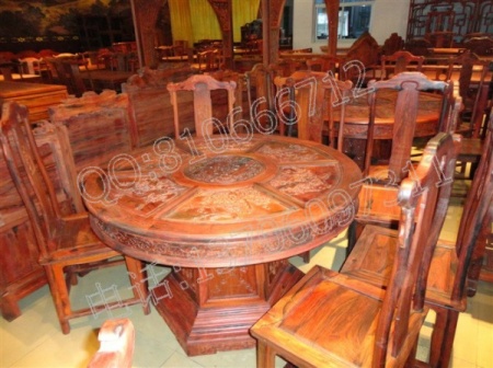 雕花圆形餐桌椅