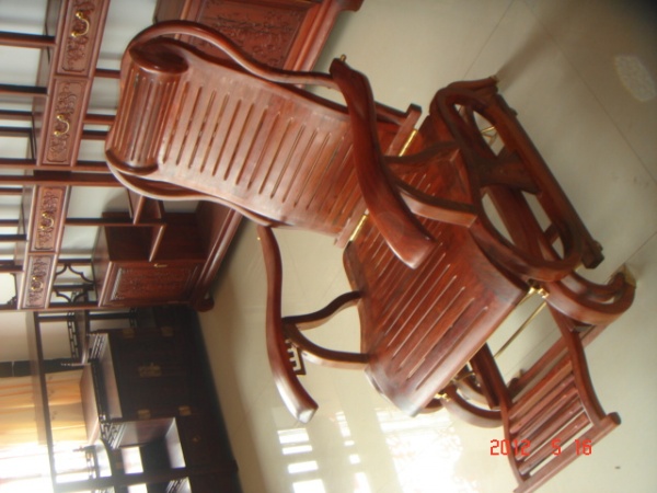 老挝大红酸枝摇椅
